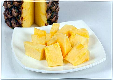 Pineapple removes fluid and helps treat the kidneys