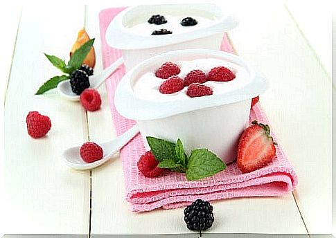 Yogurt and berries