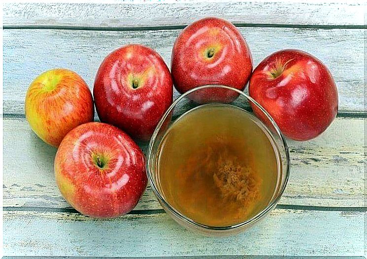 apples and apple cider vinegar