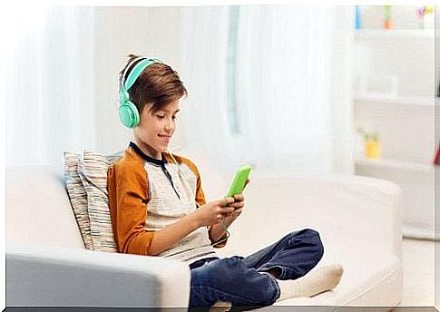 A child without affection immerses himself in electronic devices