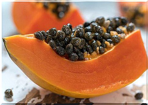 eat papaya seeds for stomach well-being