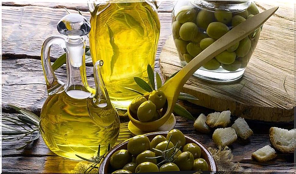 Exfoliating creams for dry skin contain olive oil.