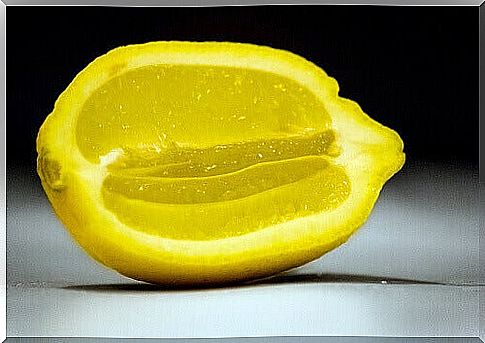 clean with lemon half a lemon