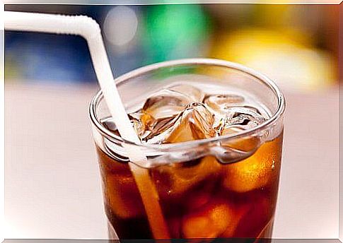 Do not eat these foods with soft drinks