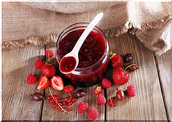 Easy, sugar-free berry jam