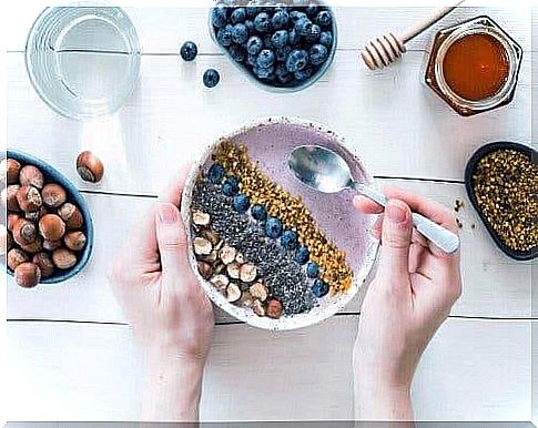 The smoothie bowl is a nutritious and energetic breakfast