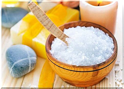 Get rid of cellulite with sea salt