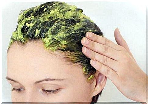 The avocado mask removes electricity from the hair