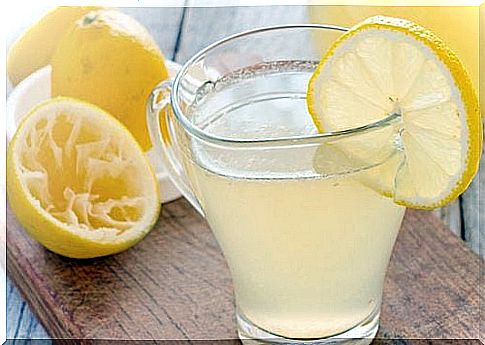 Lemon water reduces bloating