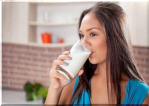 Optimizing calcium absorption by drinking milk.