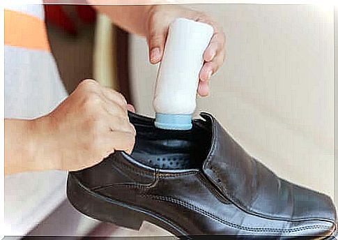 Leather shoes should also be cleaned on the inside