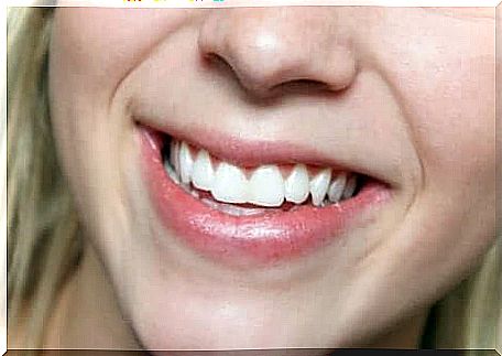 Teeth can be whitened by natural methods