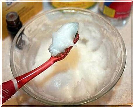 Baking soda can be used to make natural products for teeth whitening