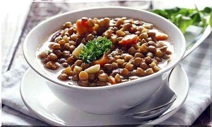 prevent the symptoms of diverticulitis with lentil soup