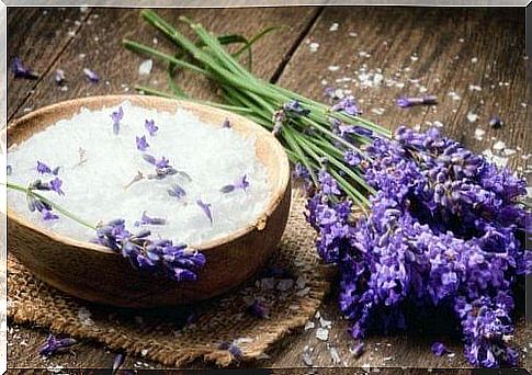 remove bad smells from the mattress with lavender