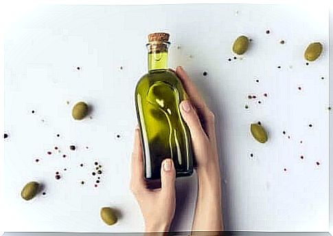 Olive oil helps strengthen nails