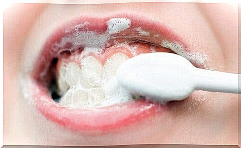 Whiten your teeth naturally