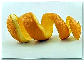 Whiten your teeth naturally with an orange peel.